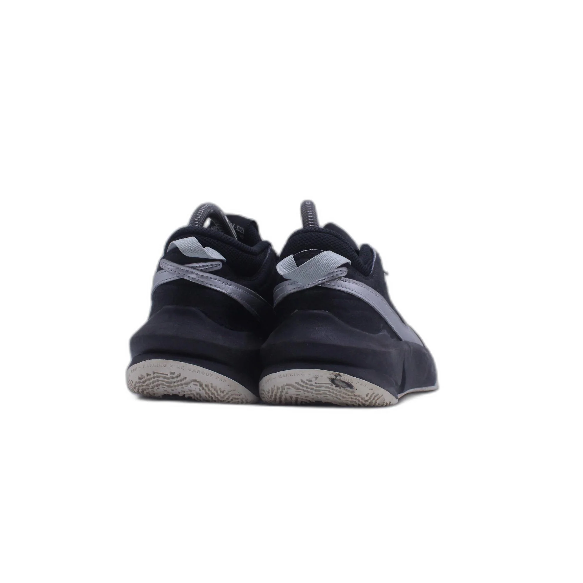 Nike Team Hustle Shoe Black Youth Basketball Shoe - Image 4