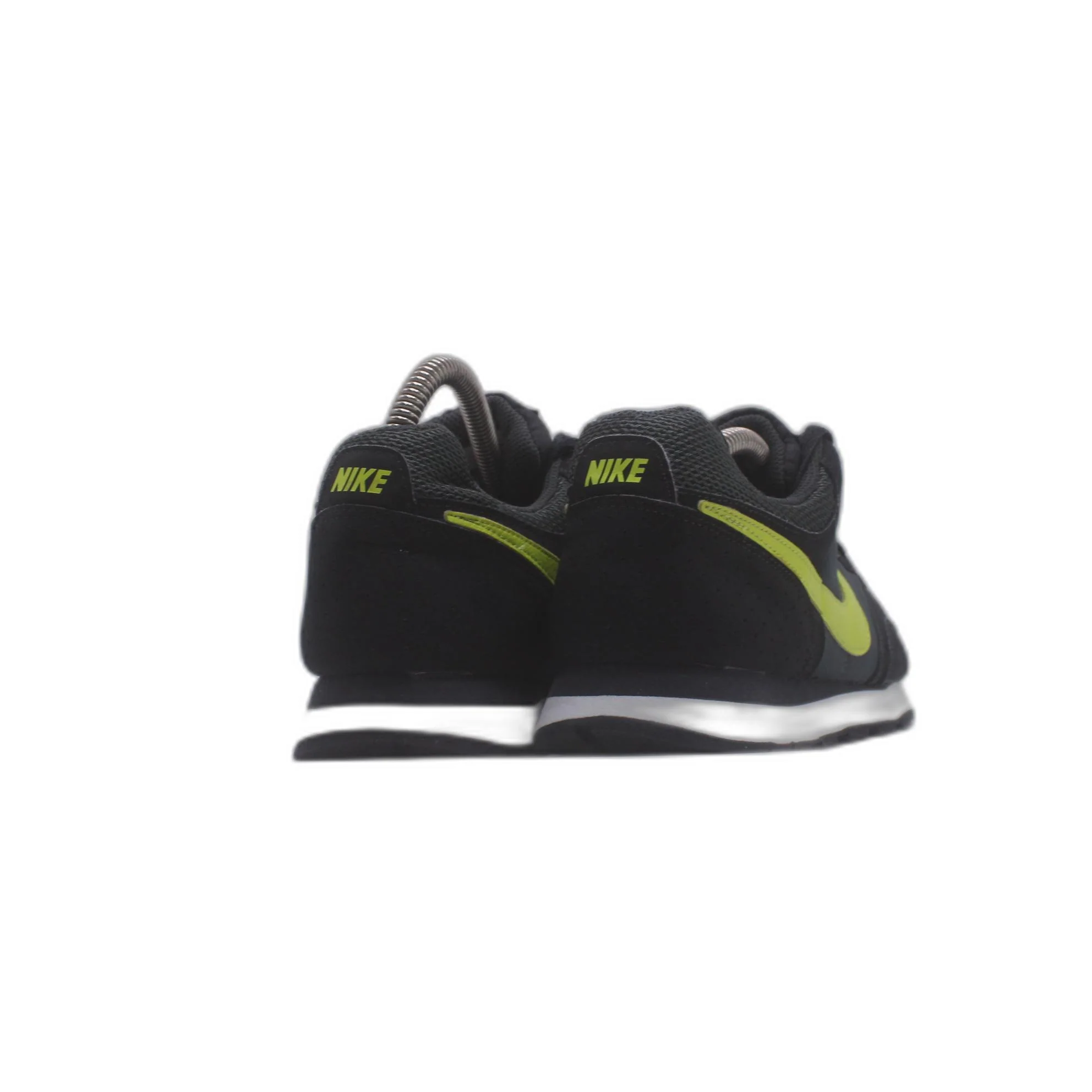 Nike Women's MD Runner 2 Eng Mesh Sneaker - Image 4