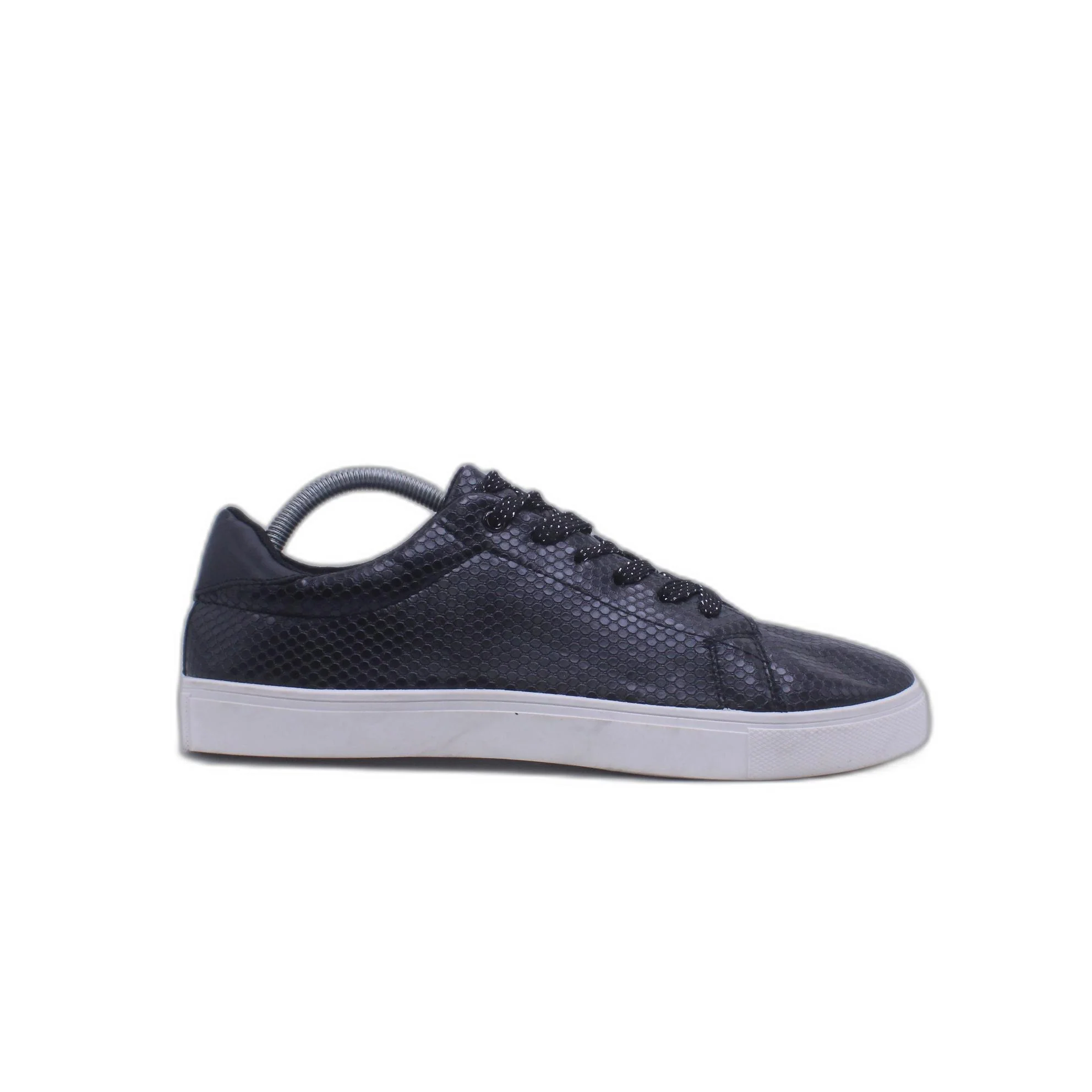 She & In Shoes Casual Sneakers Black Faux Leather Scale Embossed Low Top